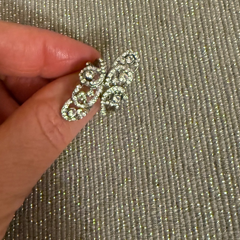 Cache Elegant Silver Rhinestone Ring - Picture 5 of 8